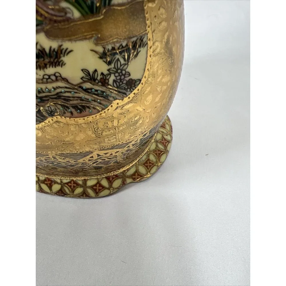 Vintage Satsuma Hand Painted‎ Gold Gilded Vase. Geisha ladies on both sides.